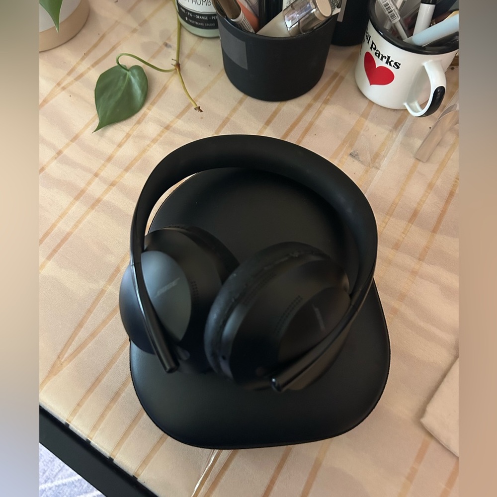 Authentic Bose Quiet Comfort 700 Noise Cancelling Headphones EUC Black